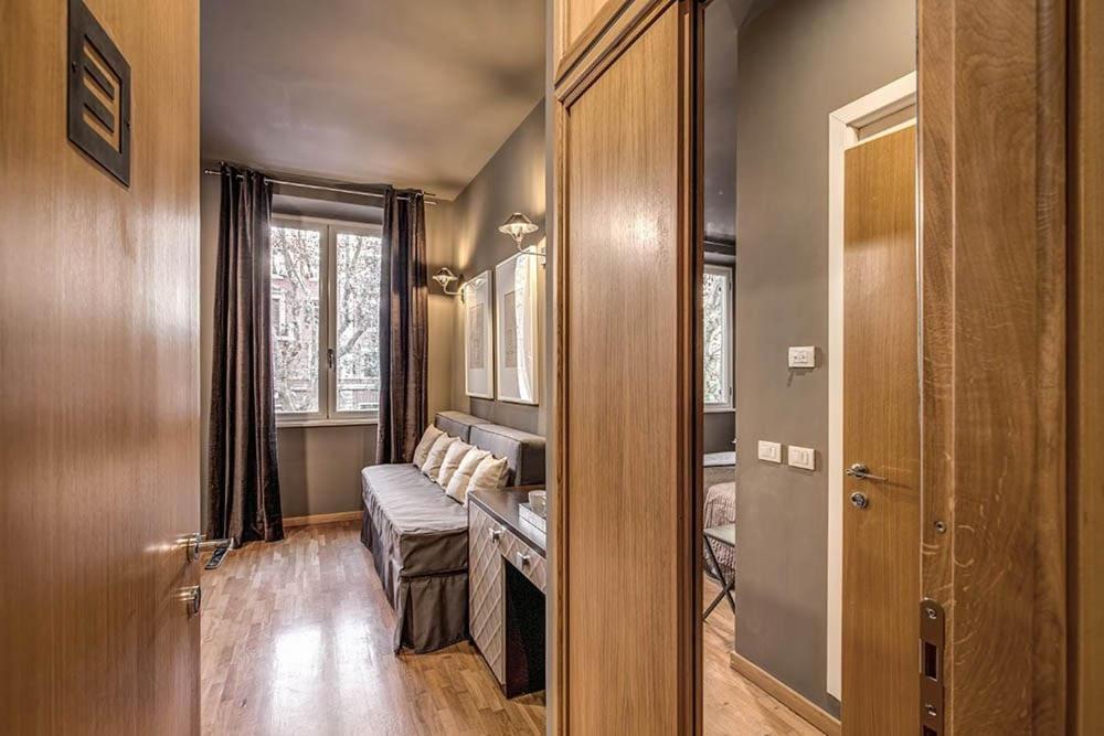 Interno5 * Rom